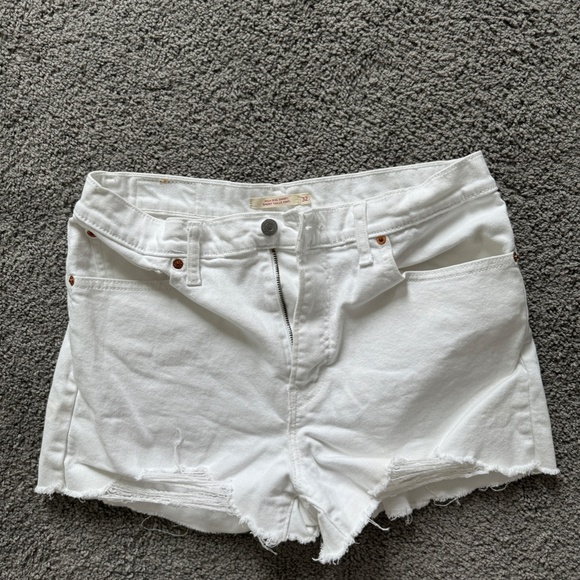 Levi's 501 High Waisted Shorts - Picture 2 of 3
